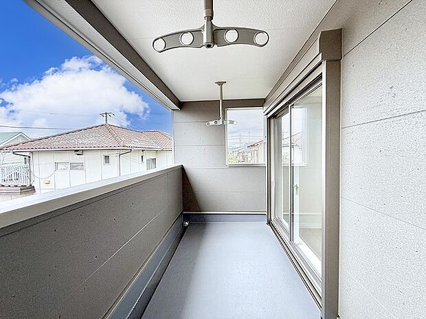 1号棟 ■ 季節の移ろいを感じられる開放的な空間です