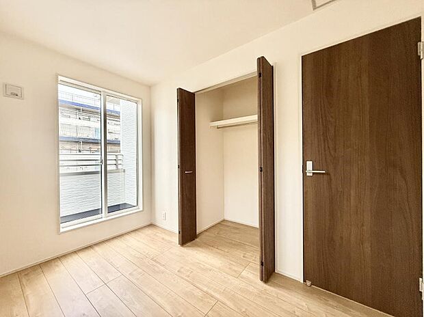 2号棟 ■落ち着いた色合いのお部屋で穏やかな時間を楽しめます