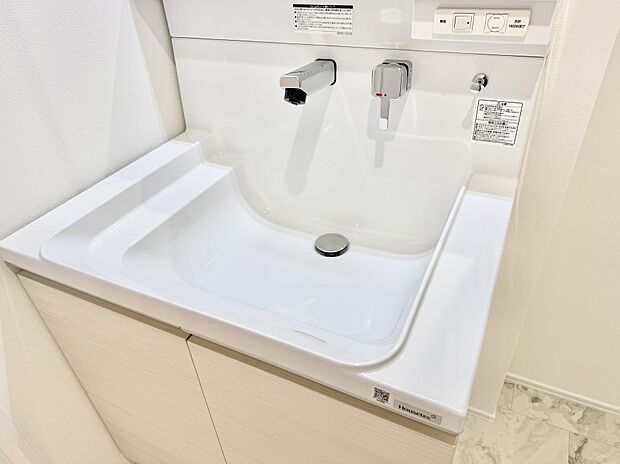 【ハンドシャワー付洗面台】■手洗いや顔を洗う時も快適に使える便利なシャワー