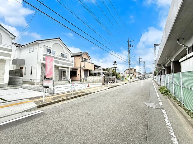 【前面道路含む現地写真】■新しい住まい、街の新しい風景