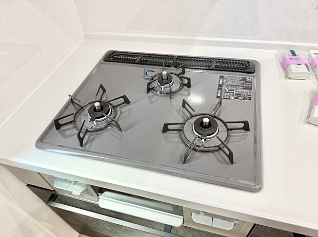 【3口ガスコンロ】■複数の鍋が同時に使えますね