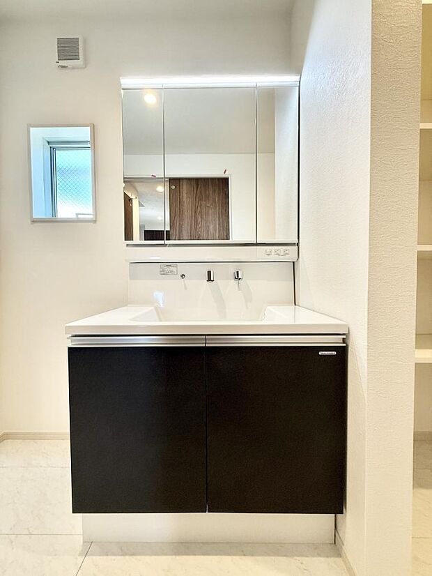 【洗面台・洗面所】■明るい洗面所は毎朝の歯磨きも楽しくできちゃいそうです♪