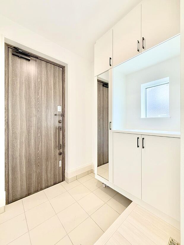 【玄関】■ ここから始まる一日、すっきり整った玄関