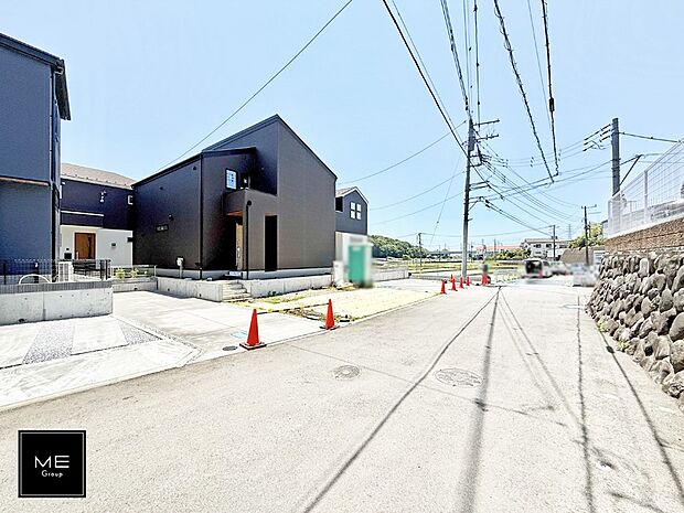 【前面道路含む現地写真】■新しい暮らしが始まる場所で、家族の絆を深める
