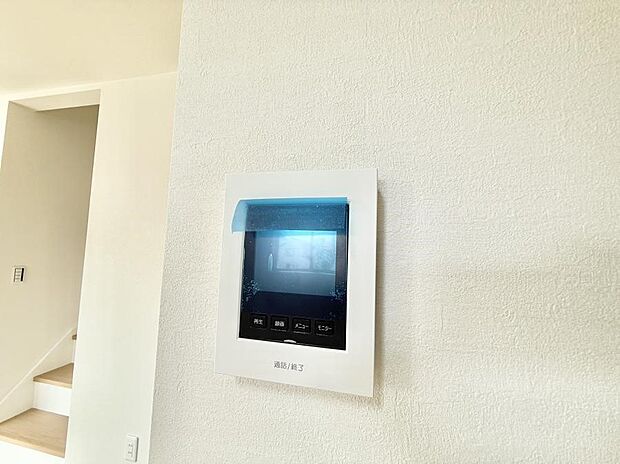 【TVモニター付インターフォン】■訪問者を確認できて安心感が増します