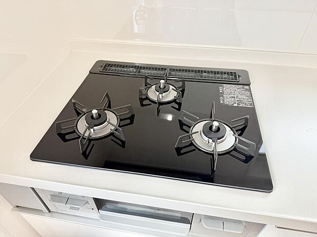 【3口ガスコンロ】■一度に多くの料理ができ便利で効率的