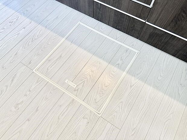 【床下収納】■隠れた収納スペースで家全体がスッキリ