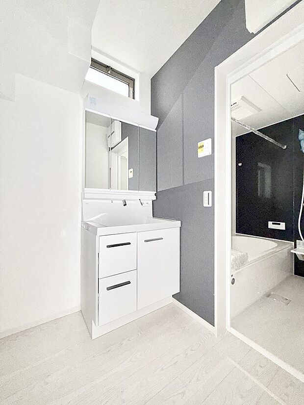 【洗面台・洗面所】■朝の準備がスムーズにできる広さです