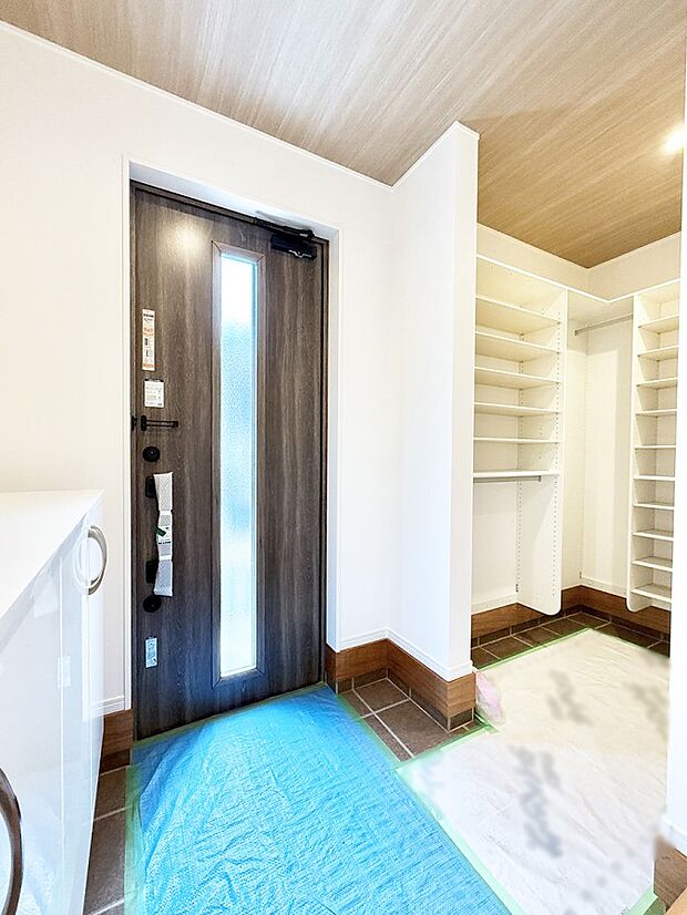 【玄関】■ シンプルで美しく、快適な暮らしの入り口