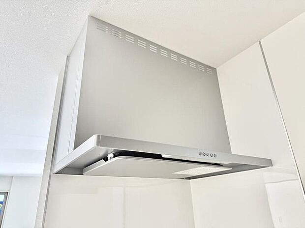 【レンジフード】■調理時の蒸気や匂いが換気扇に誘導され、効率的に排煙ができます。