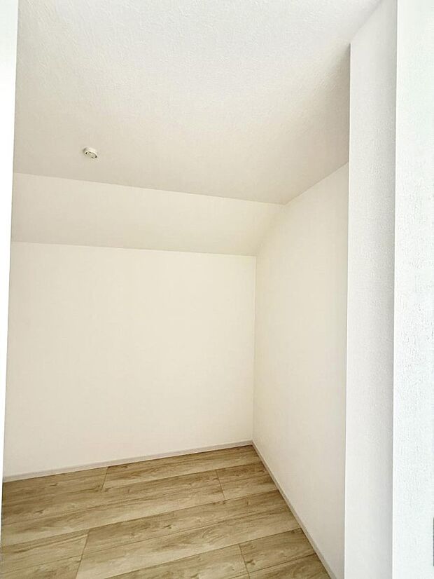 【収納】■季節の洋服も、思い出の小物もすっきり収納できるウォークインクローゼット付