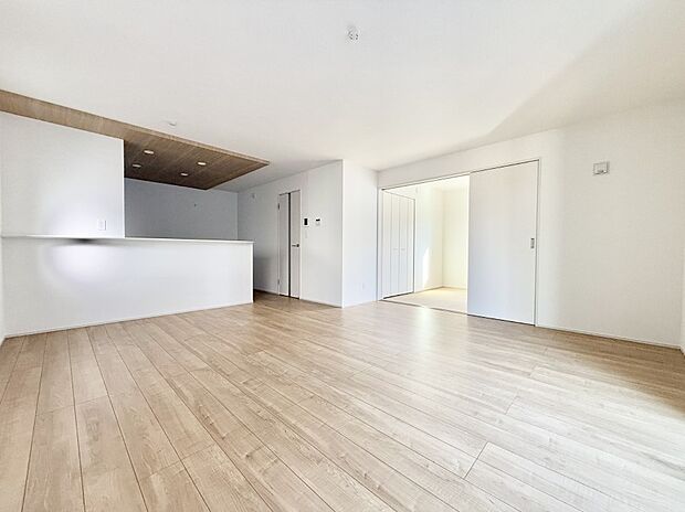 【リビング】■光と風を感じる、リラックスできる空間