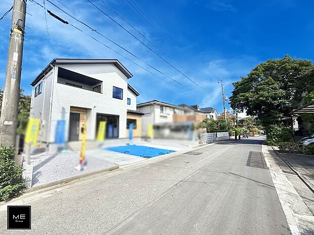 【前面道路含む現地写真】■暮らしを彩る充実した設備仕様が備わった住まい