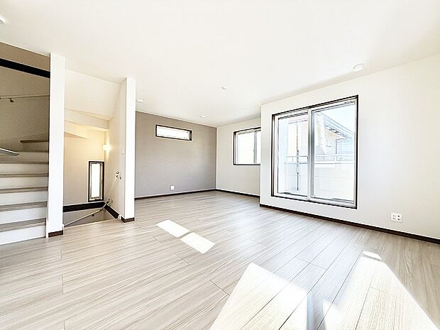 【リビング】■光と風を感じる、リラックスできる空間