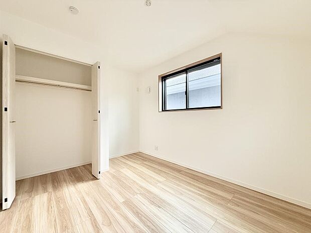 【リビング以外の居室】■清潔感あふれるお部屋で毎日を快適に過ごせます