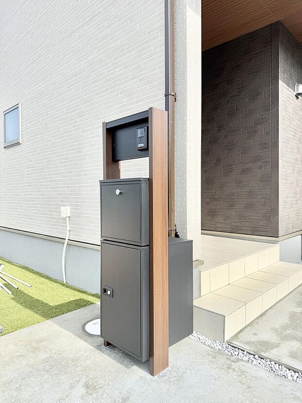 【玄関】■ シンプルで美しく、住まいの第一印象を彩る玄関です