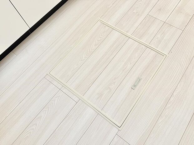 【床下収納】■季節物など簡単に収納でき便利