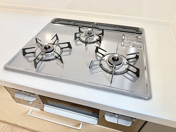 【3口ガスコンロ】■複数の鍋が同時に使えますね