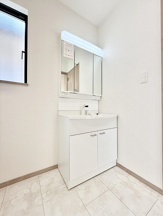 【洗面台・洗面所】■明るい洗面所は毎朝の歯磨きも楽しくできちゃいそうです♪