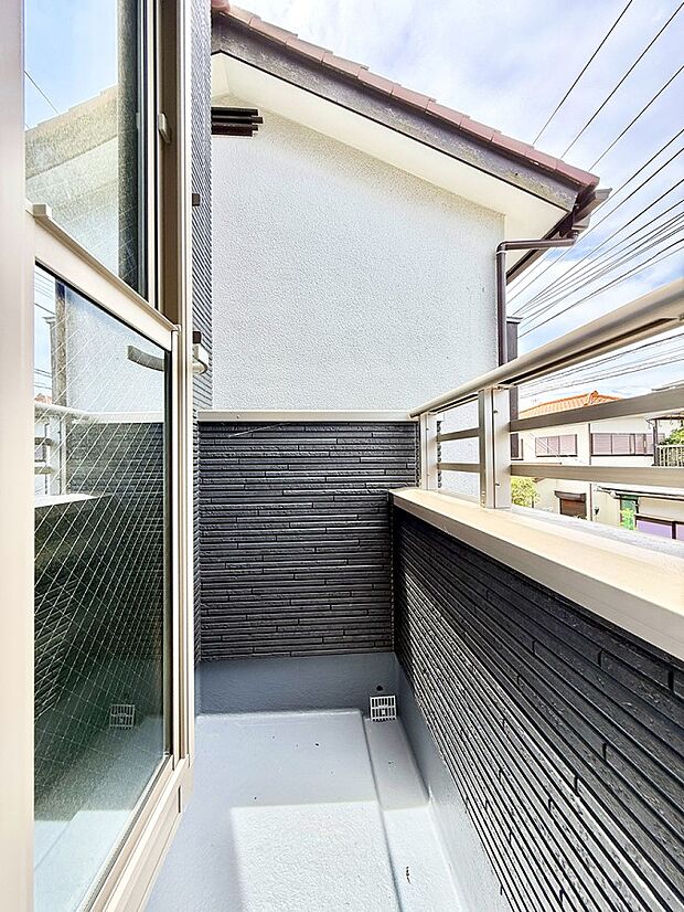 【バルコニー】■ 朝のコーヒーや夜の星空を楽しむ、癒しの場所