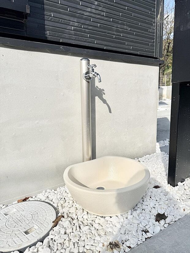 【その他現地】■ガーデニングや洗車などの際に大活躍な屋外立水栓