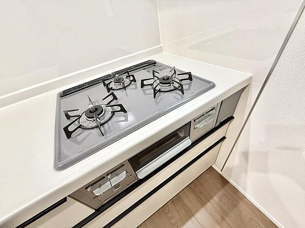 【3口ガスコンロ】■一度に多くの料理ができ便利で効率的