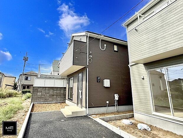 【現地外観写真】■暮らしを彩る充実した設備仕様が備わった住まい