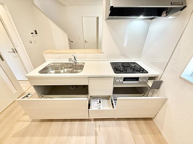 【キッチン】■家族の絆を深める、温もりのあるキッチン