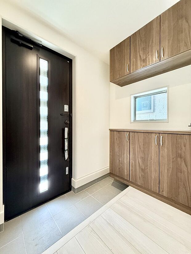 【玄関】■ ここから始まる一日、すっきり整った玄関