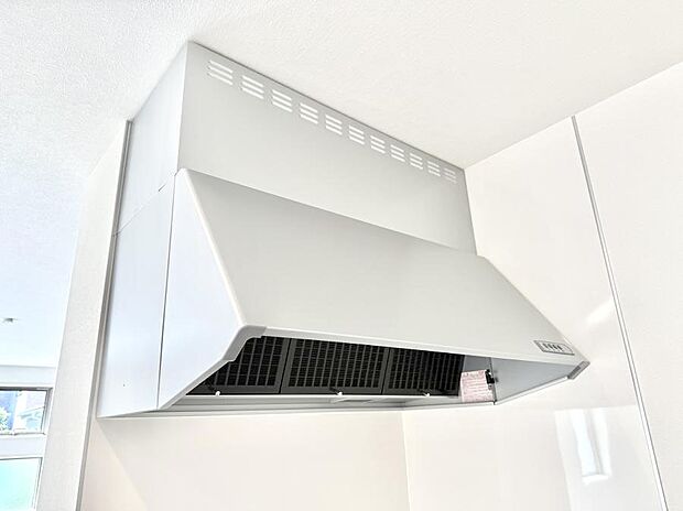 【レンジフード】■フードに覆われている為、匂いが換気扇に誘導され、効率的に排煙ができます