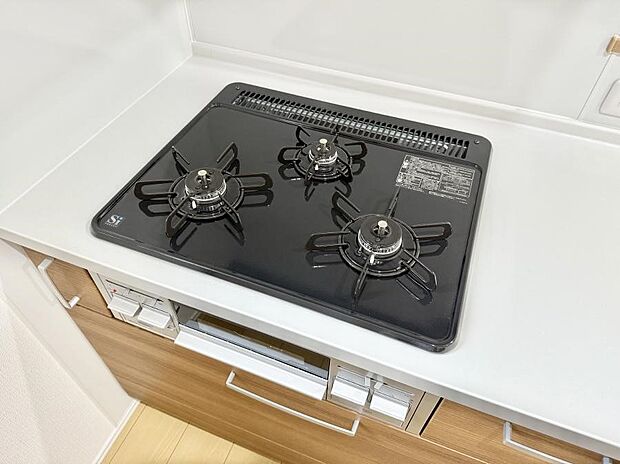 【3口ガスコンロ】■一度に多くの料理ができ便利で効率的