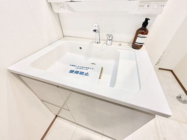 【ハンドシャワー付洗面台】■手洗いや顔を洗う時も快適に使える便利なシャワー