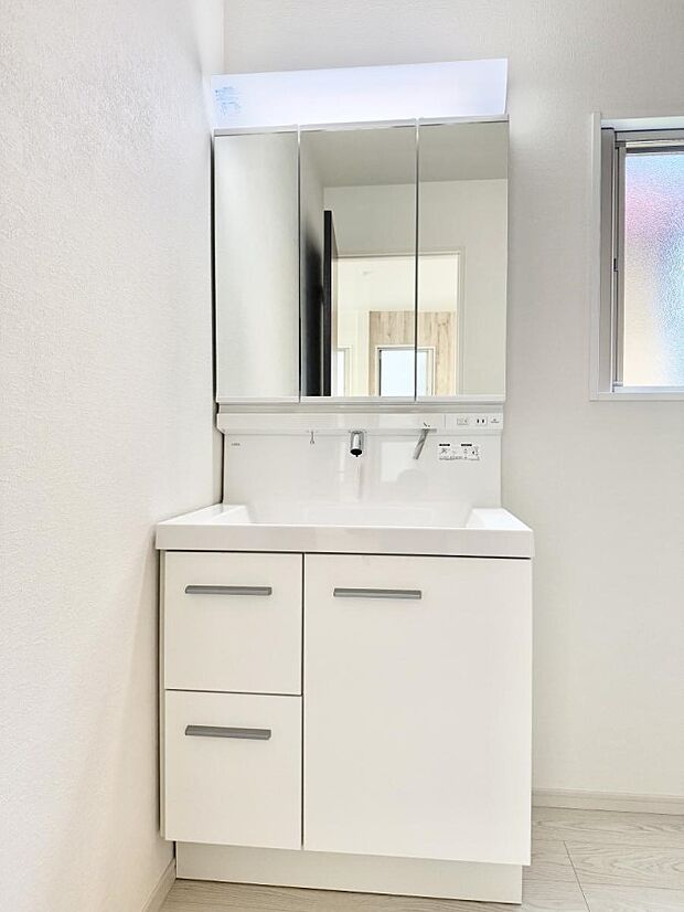 【洗面台・洗面所】■明るい洗面所は毎朝の歯磨きも楽しくできちゃいそうです♪