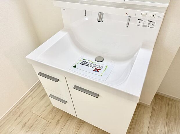 【ハンドシャワー付洗面台】■手洗いや顔を洗う時も快適に使える便利なシャワー