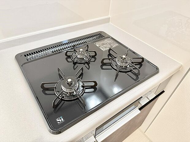 【3口ガスコンロ】■一度に多くの料理ができ便利で効率的