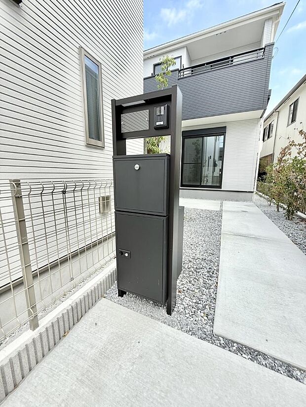 【玄関】■ 心地よい暮らしへとつながる、温かい玄関