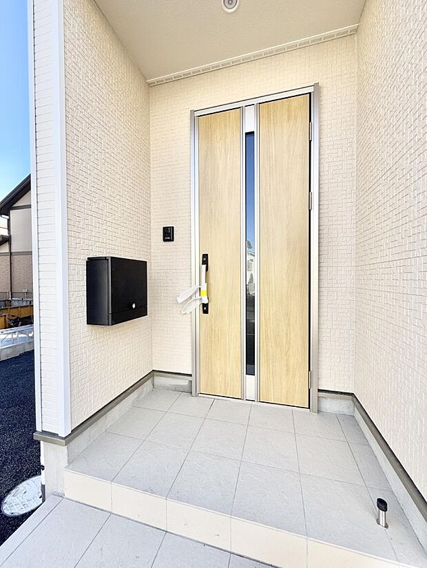 【玄関】■ 帰るたびにホッとする、安心感のある佇まい