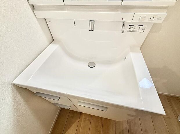 【浴室乾燥機】■冬でも温かく、快適乾燥機能で湿気対策もバッチリ