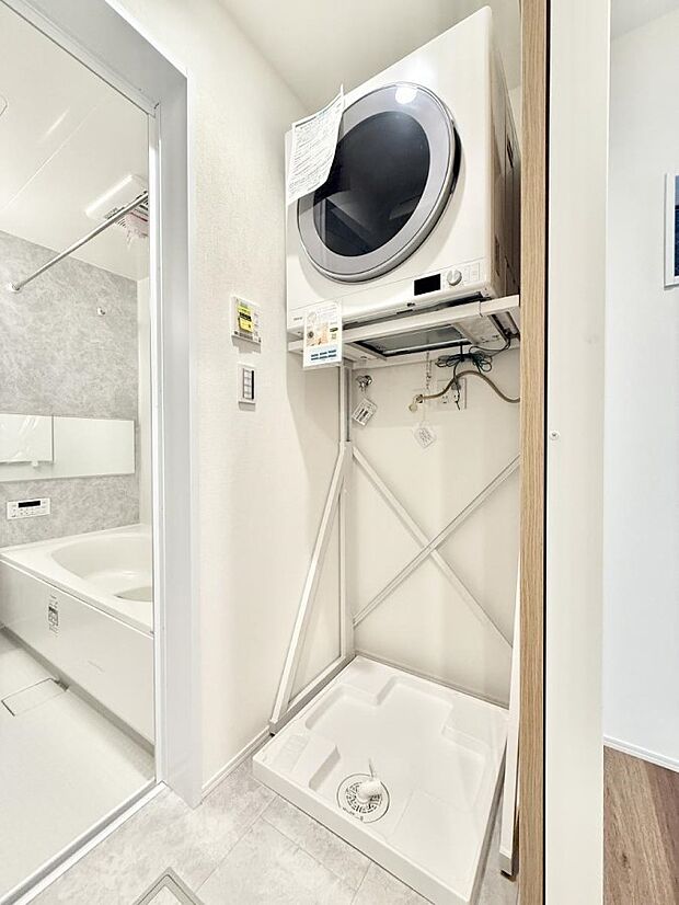 【ガス衣類乾燥機】■パワフルな温風で選択物を乾燥させるため、家事の時短に役立ちます。