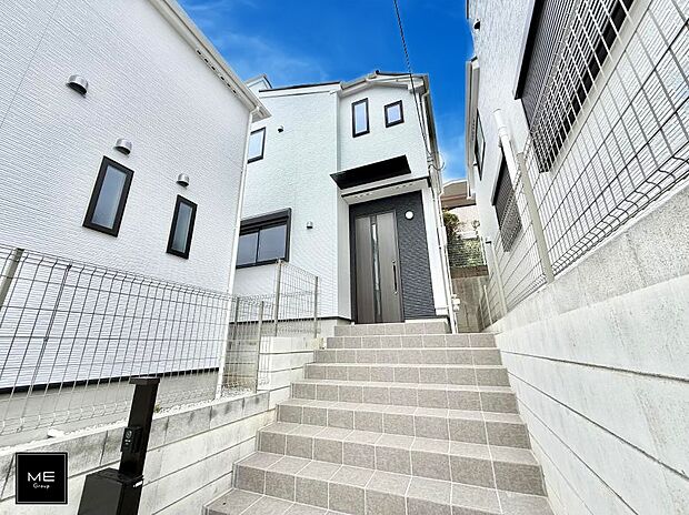 【現地外観写真】■暮らしを豊かにする充実した仕様設備で快適に