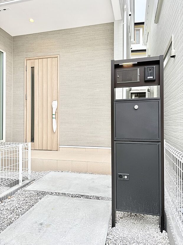 【玄関】■家族みんなが笑顔で過ごせる、安心感のある住まい