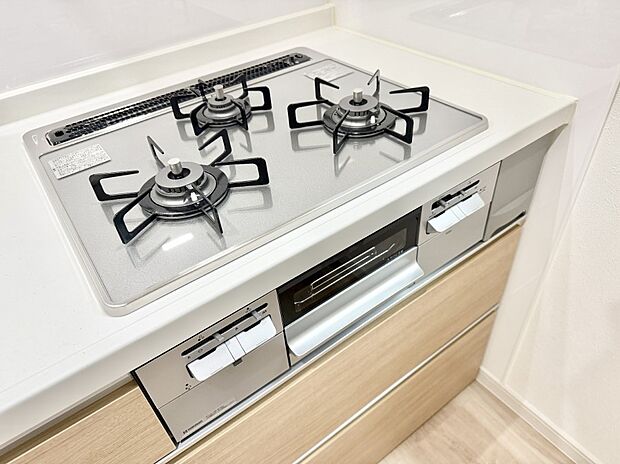 【3口ガスコンロ】■一度に多くの料理ができ便利で効率的