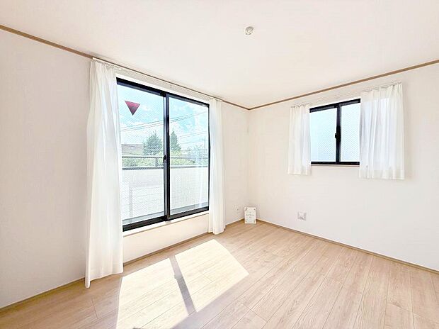 【リビング以外の居室】■清潔感あふれるお部屋で毎日を快適に過ごせます