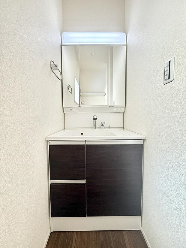 【洗面台・洗面所】■家族みんなが使いやすい配置です