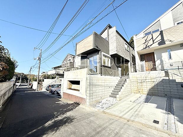 【前面道路含む現地写真】■家族とのお出かけが楽しくなる環境です