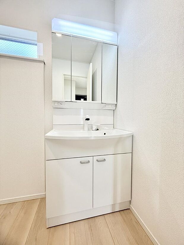【洗面台・洗面所】■明るい洗面所は毎朝の歯磨きも楽しくできちゃいそうです♪