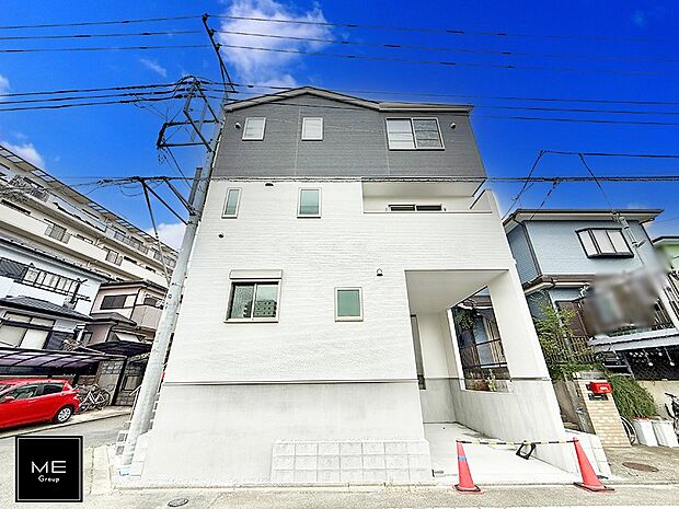 【現地外観写真】■暮らしを彩る充実した設備仕様が備わった住まい