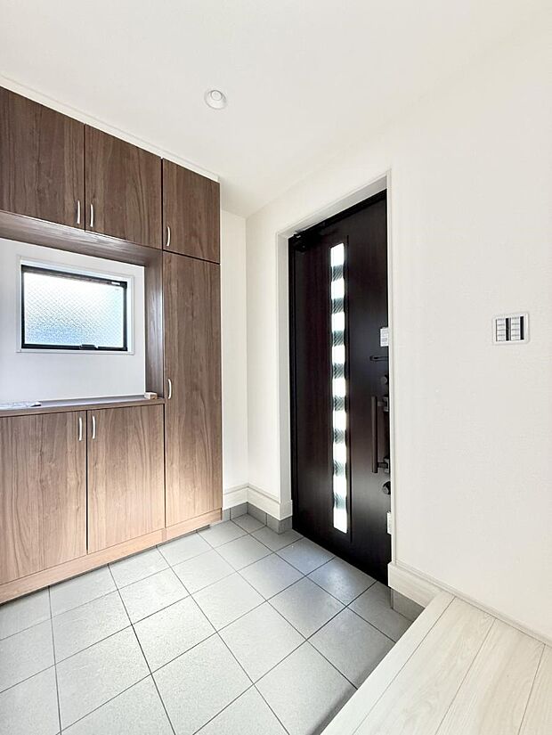 【玄関】■ ここから始まる一日、すっきり整った玄関