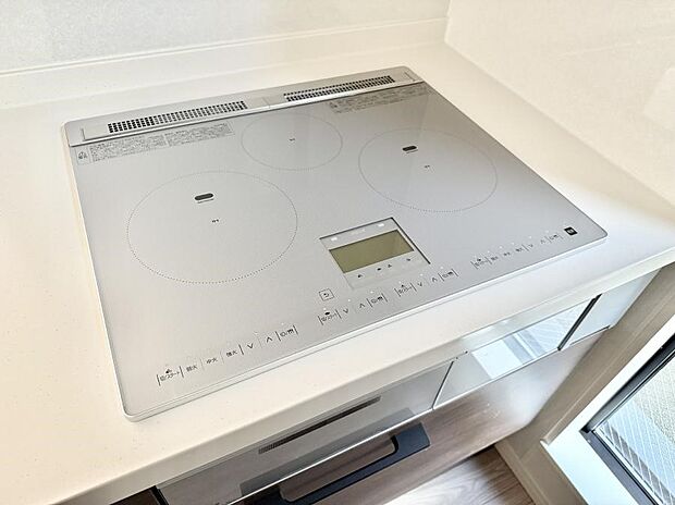 【IHクッキングヒーター】■お手入れが楽なIHクッキングヒーターです♪