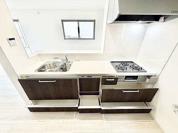 【キッチン】■家族の絆を深める、温もりのあるキッチン